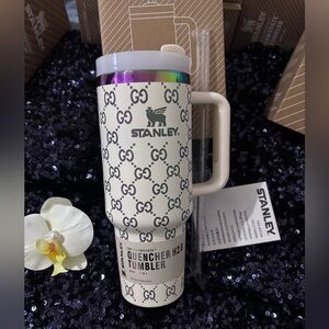 🎁Stanley Quencher H2.0 Tumbler with Cream and Black Design🎁